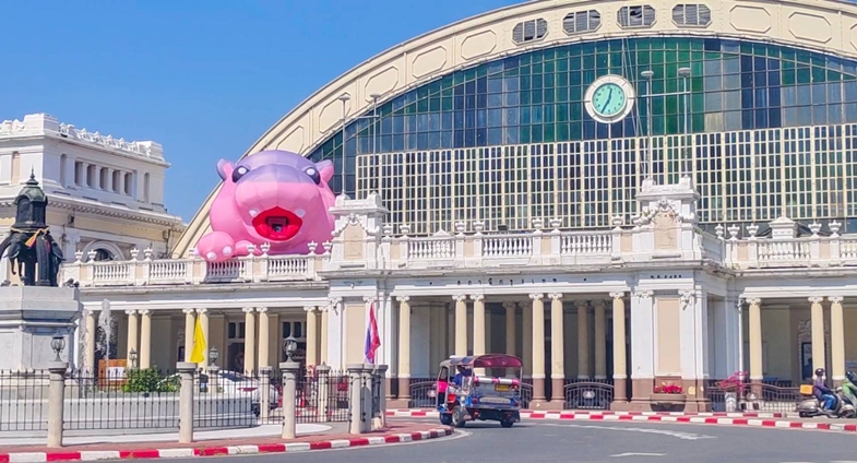 เชิญชวนนักท่องเที่ยวร่วมกิจกรรม “BANGKOK ILLUMINATION FESTIVAL 2024” ภายใต้ธีม “หมูเด้งบุกกรุง” 9 จุดแลนด์มาร์ก สอดรับนโยบายรัฐบาล และคณะกรรมการพัฒนาซอฟต์พาวเวอร์ฯ พร้อมเตรียม 4 มาตรการ ดูแลความปลอดภัยในการเดินทางช่วงเทศกาลปีใหม่ 2568